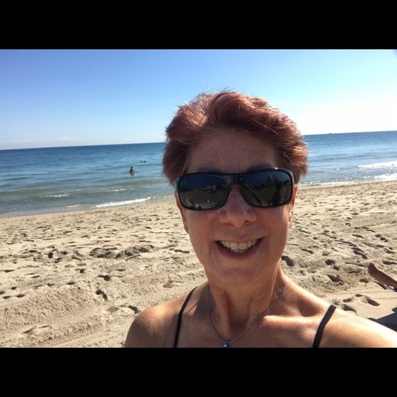 Meet your Posher, Claudia - Picture 1 of 1